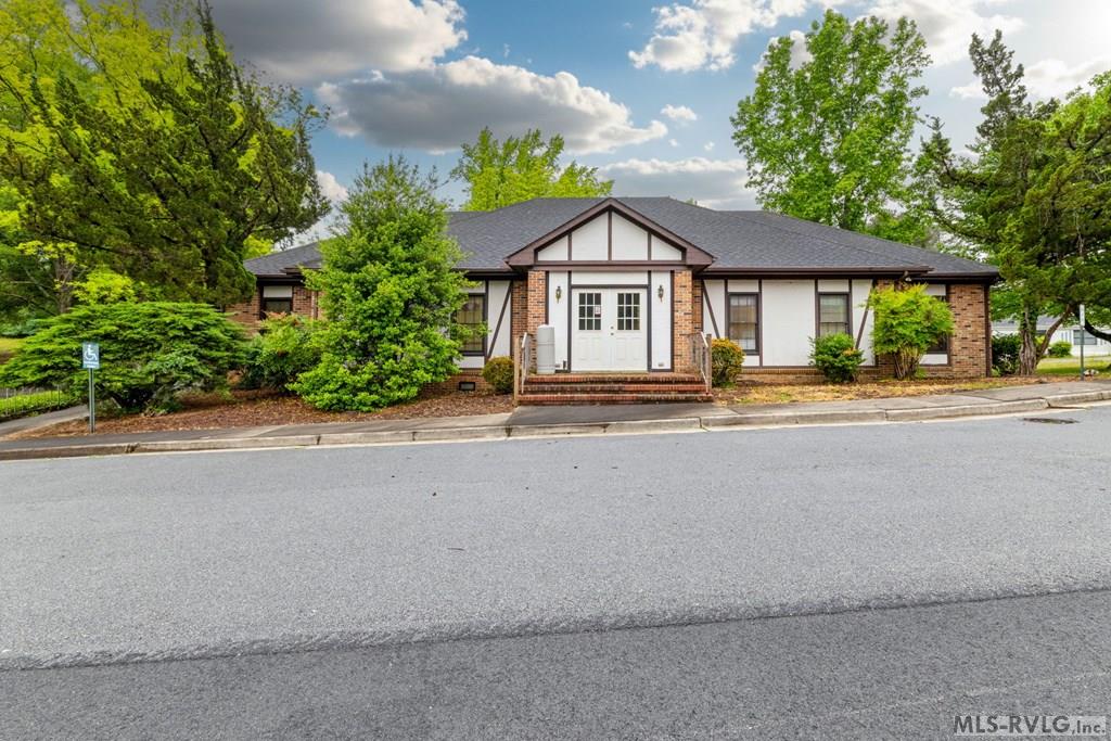 413 Bracey Lane