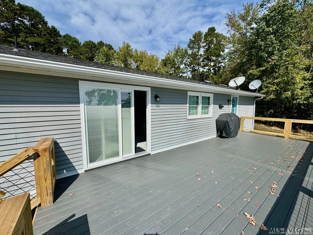 216 Lakeside Dr.