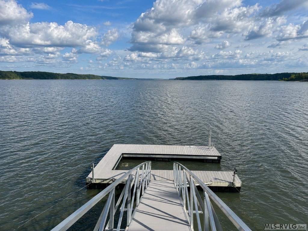 216 Lakeside Dr.
