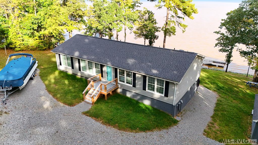 216 Lakeside Dr.