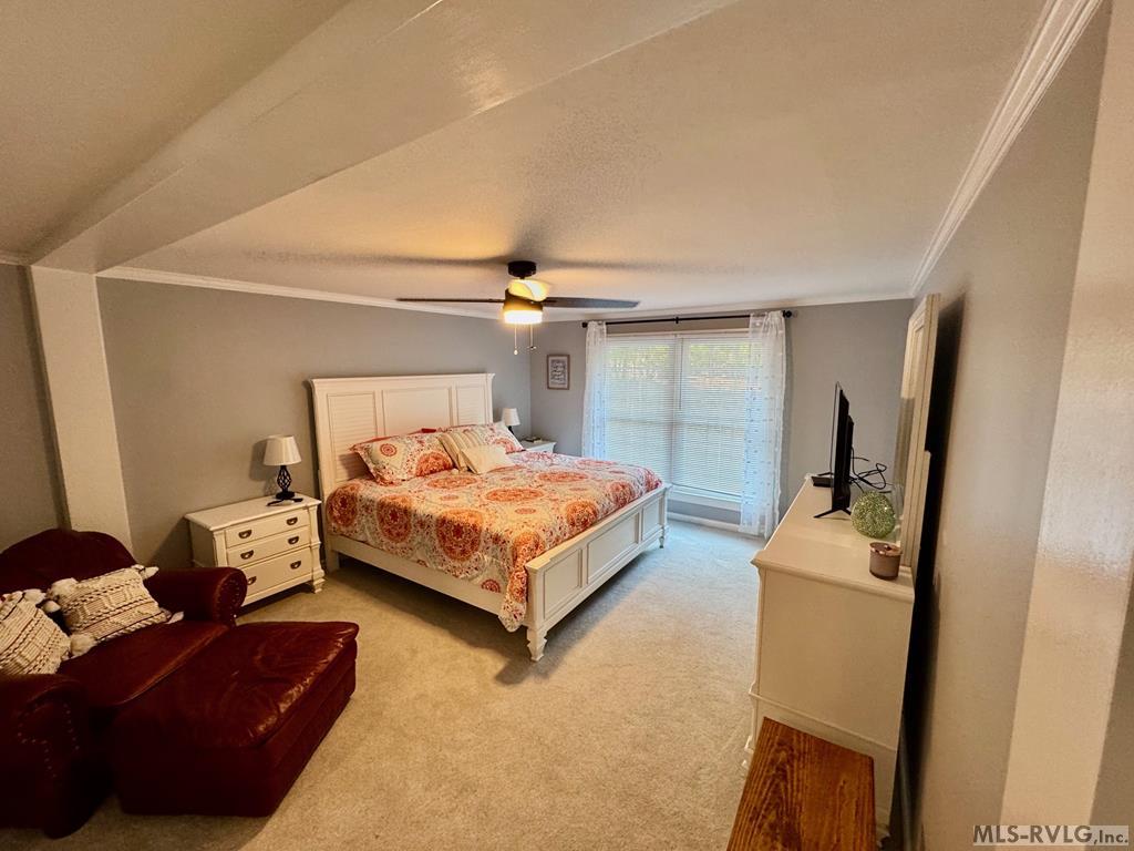 216 Lakeside Dr.