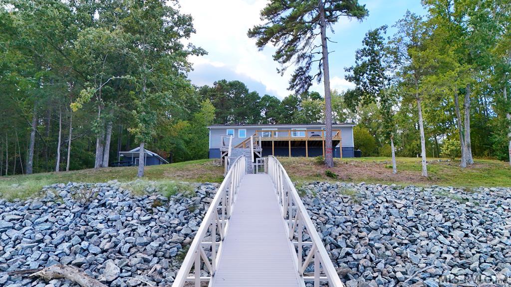 216 Lakeside Dr.