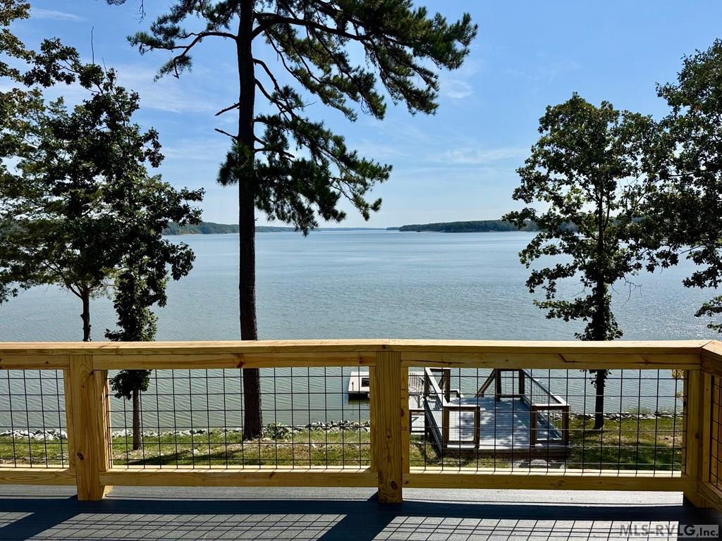 216 Lakeside Dr.