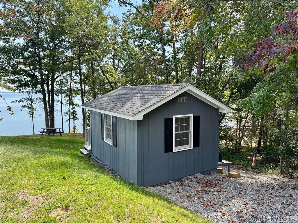 216 Lakeside Dr.