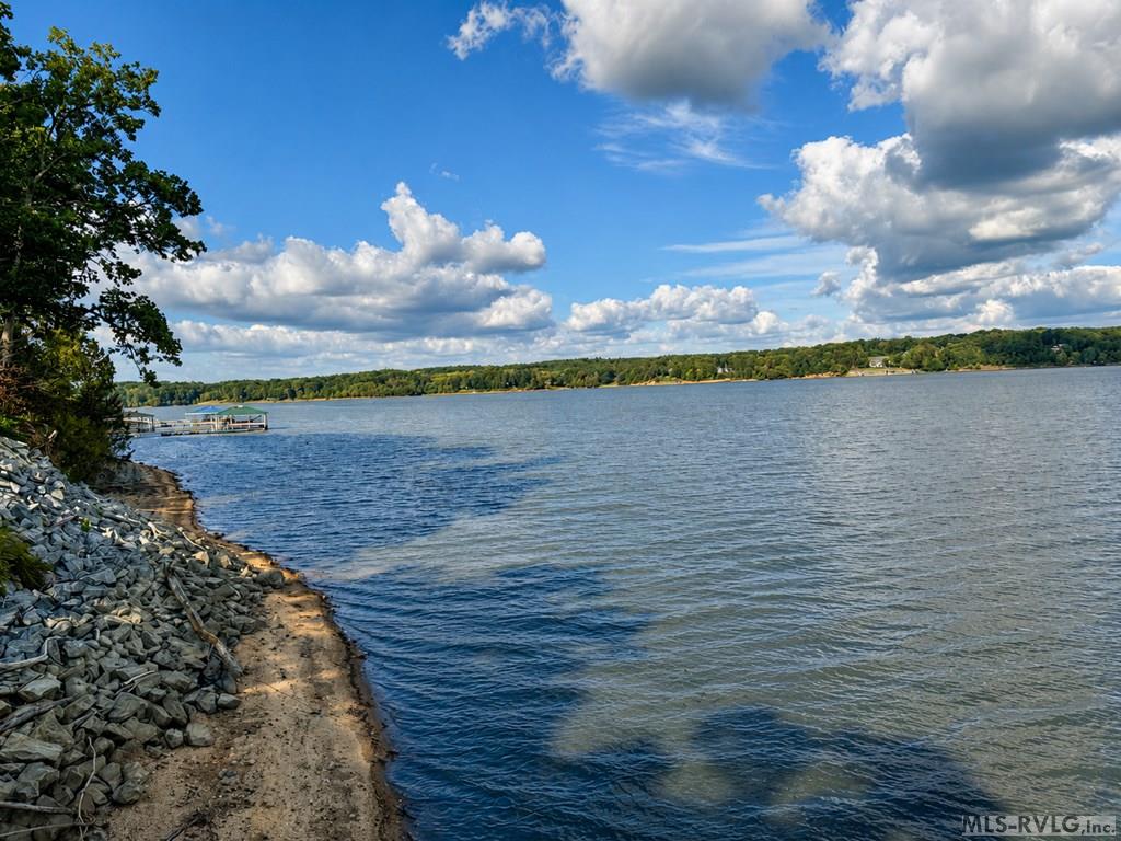 216 Lakeside Dr.