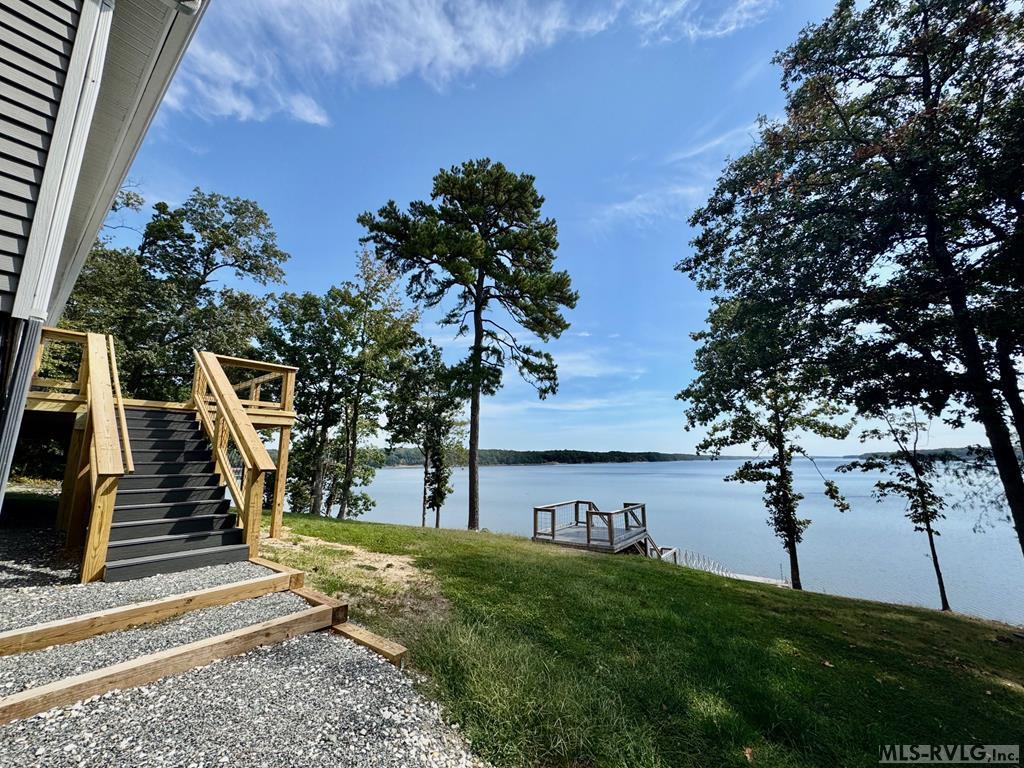 216 Lakeside Dr.