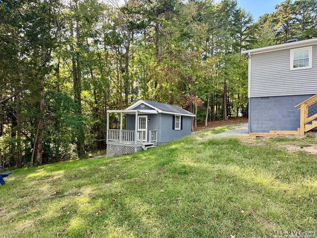 216 Lakeside Dr.