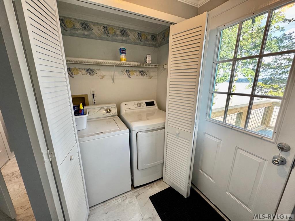 216 Lakeside Dr.