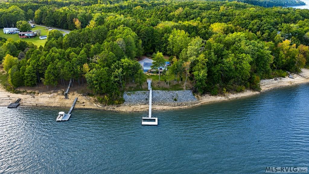 216 Lakeside Dr.