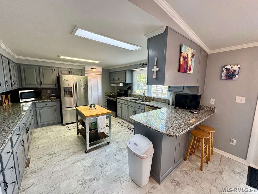 216 Lakeside Dr.