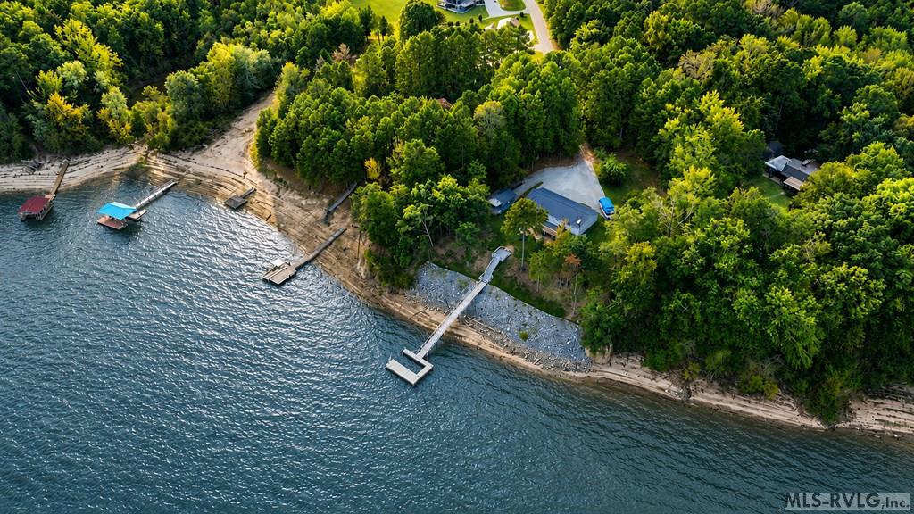 216 Lakeside Dr.