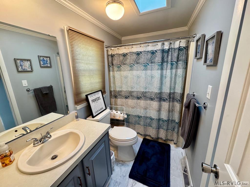 216 Lakeside Dr.