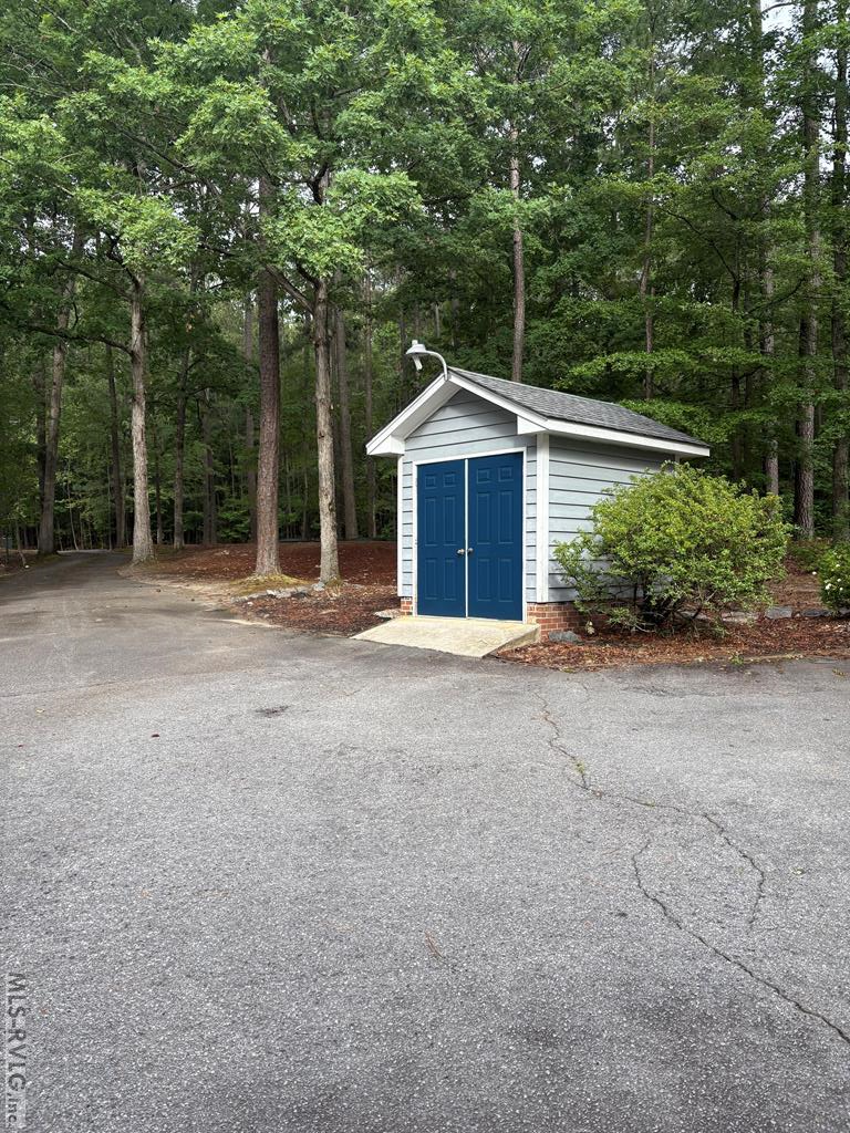 192 Watermans Dr