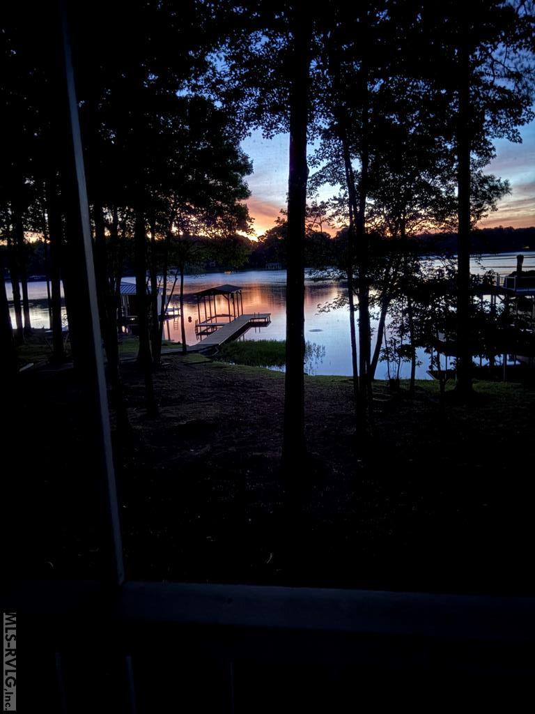 192 Watermans Dr