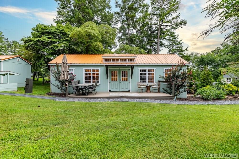490 Paradise Drive