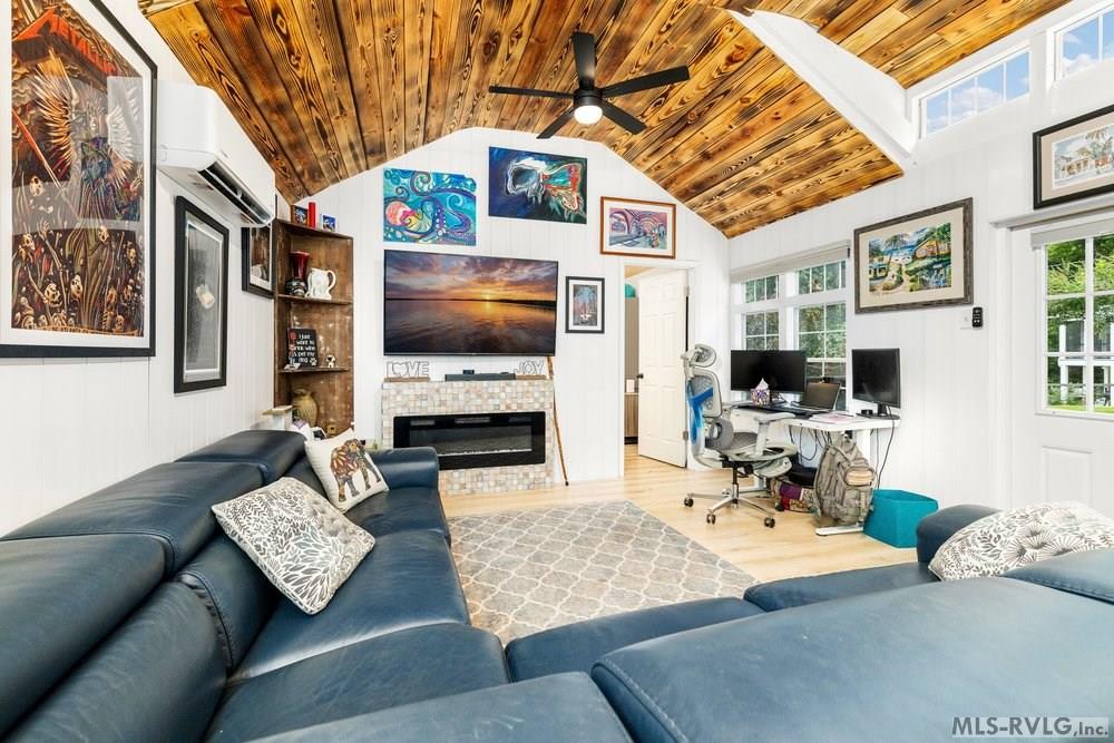 490 Paradise Drive