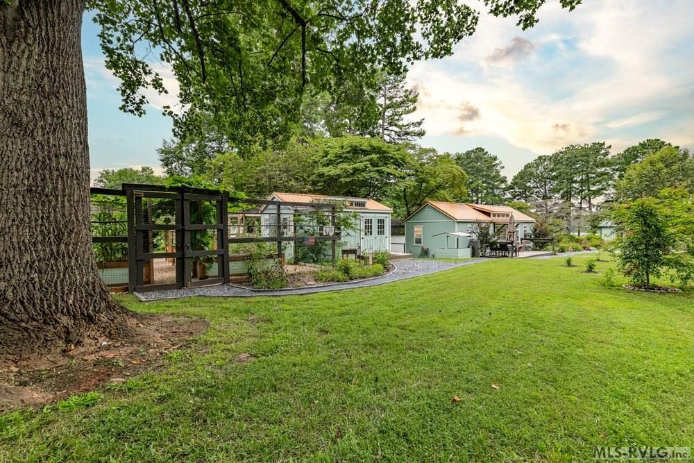 490 Paradise Drive