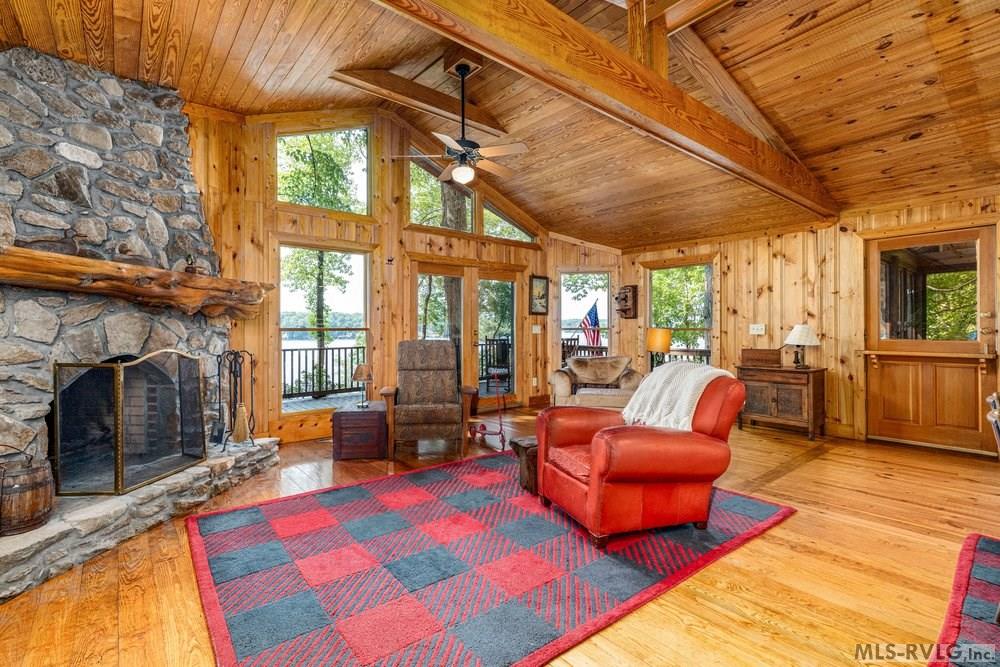 143 Laurel Bluff