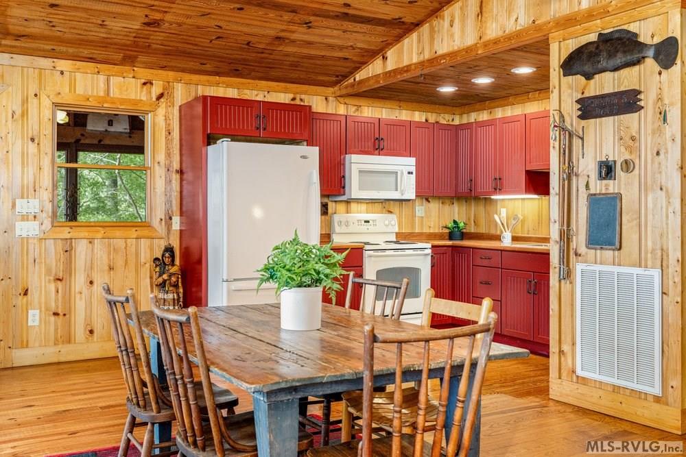 143 Laurel Bluff