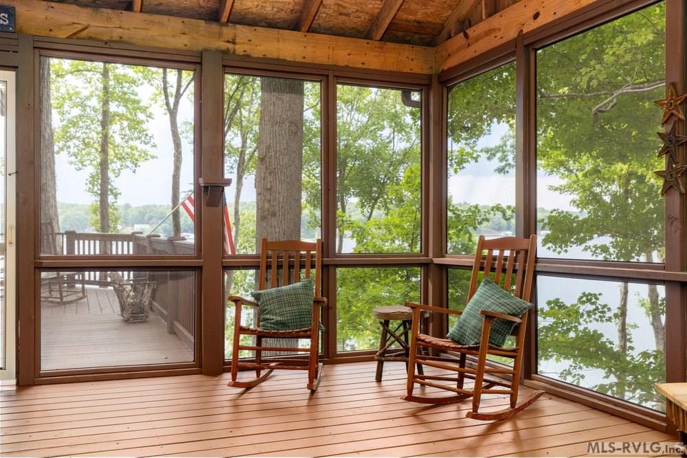 143 Laurel Bluff
