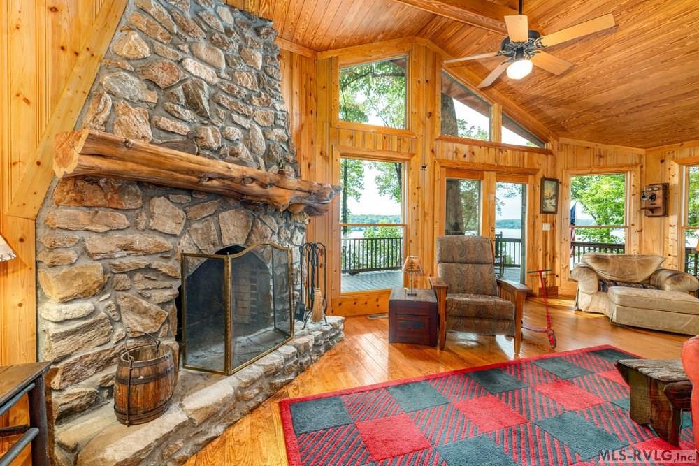143 Laurel Bluff