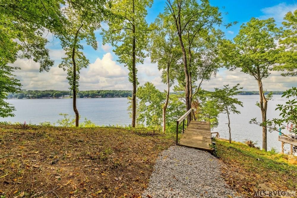 143 Laurel Bluff