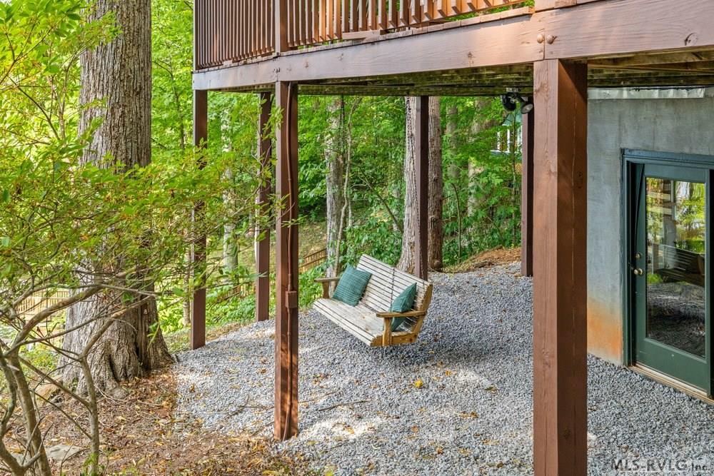 143 Laurel Bluff