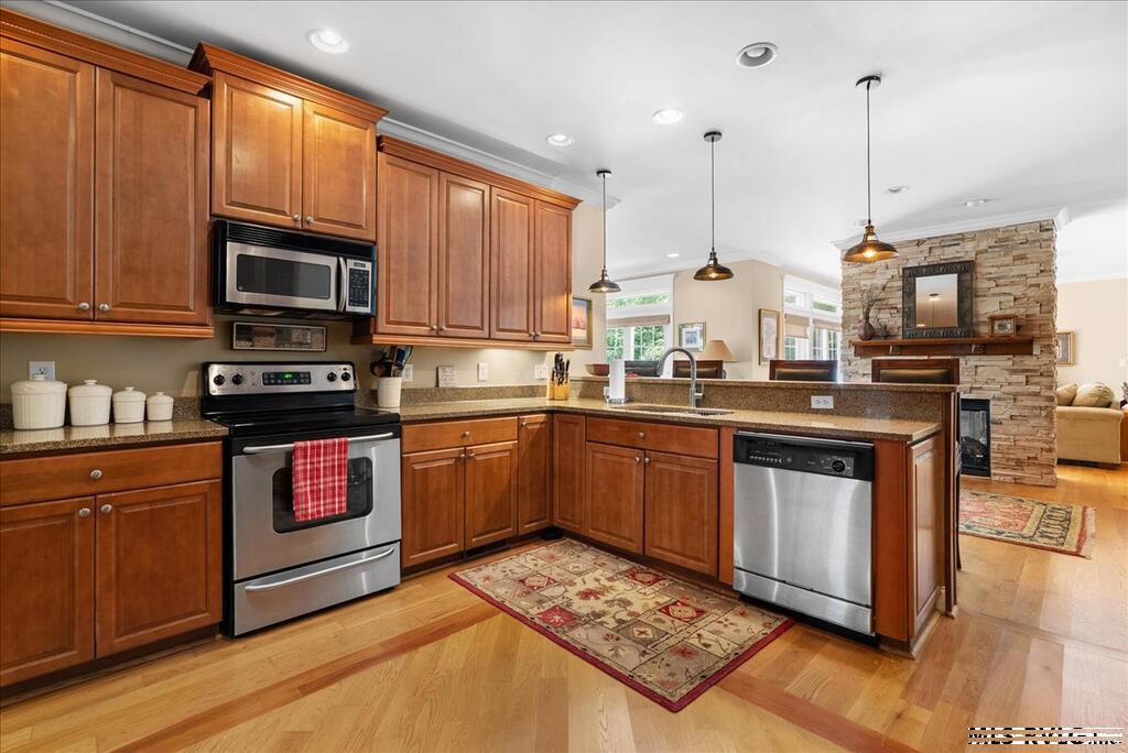 725 Valentines Street