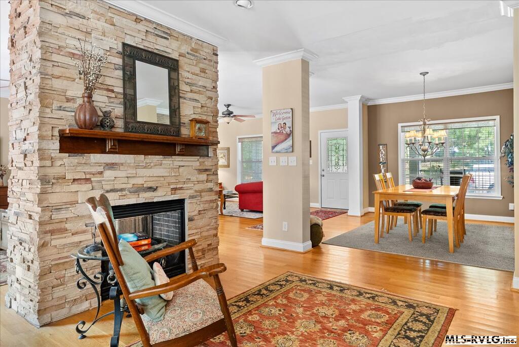 725 Valentines Street