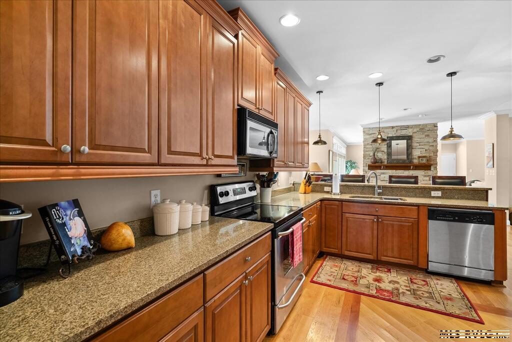 725 Valentines Street
