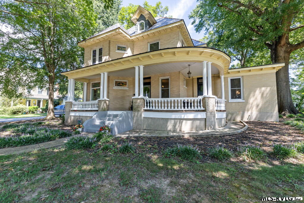 221 Franklin Street
