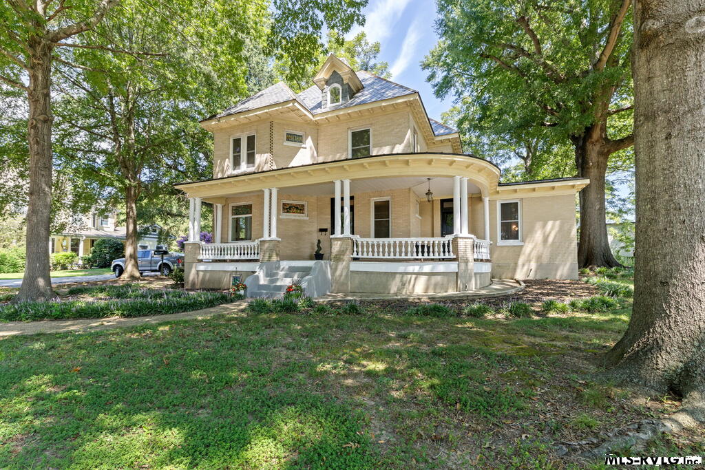 221 Franklin Street