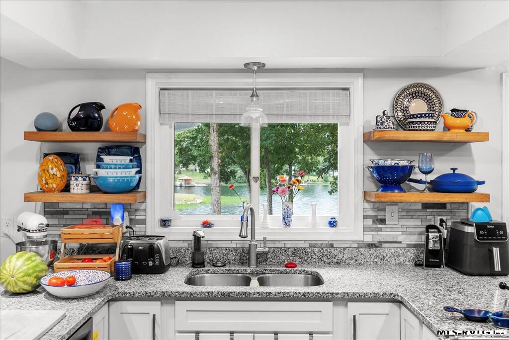 211 Woodhaven Lane