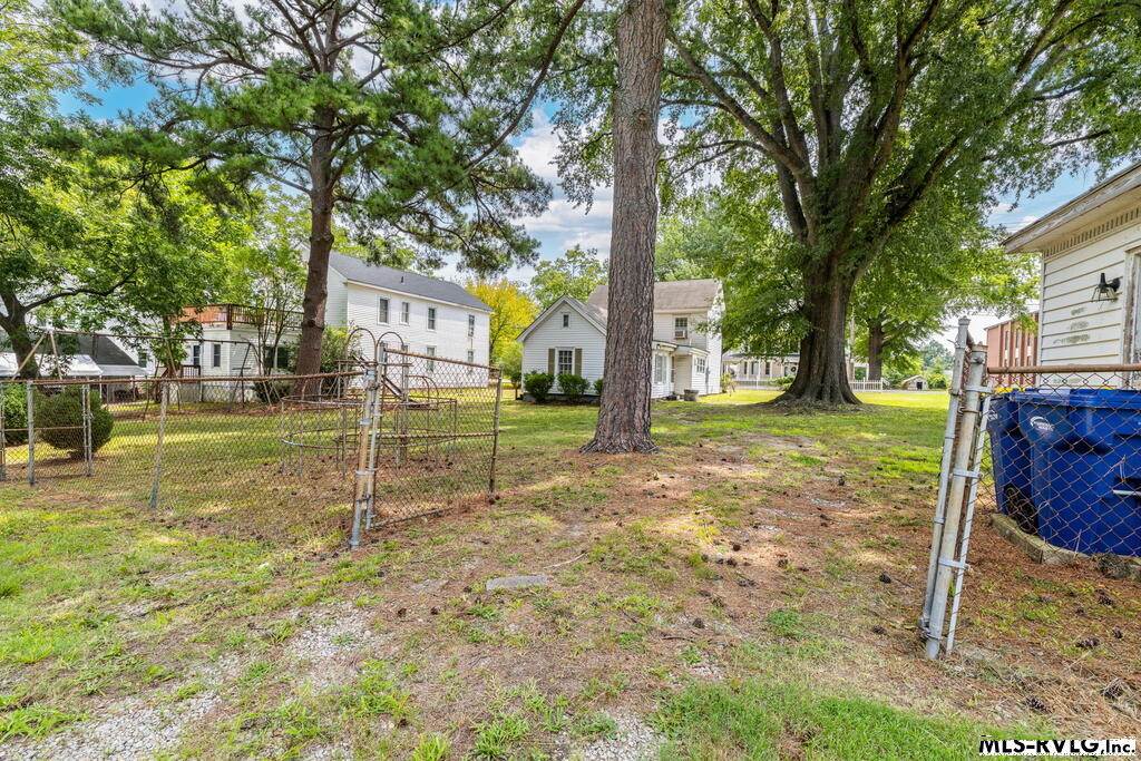 211 N. Mecklenburg Ave.