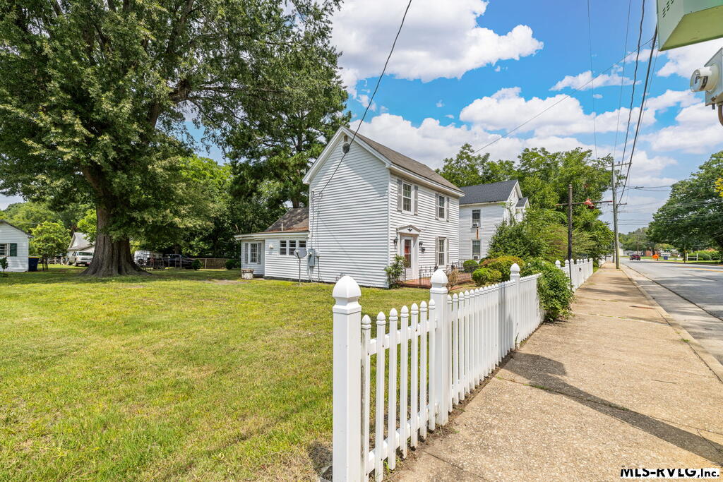 211 N. Mecklenburg Ave.
