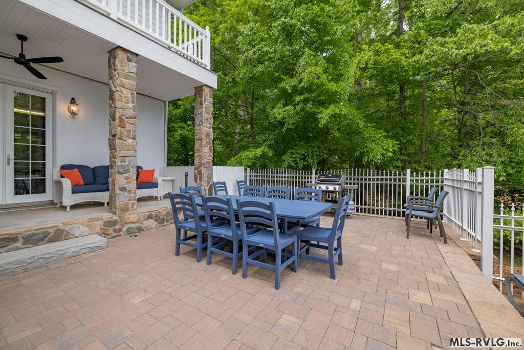 120 Brooks Court