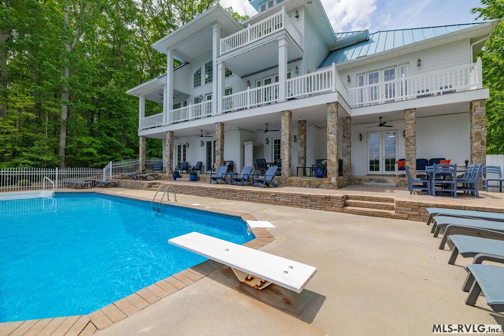 120 Brooks Court