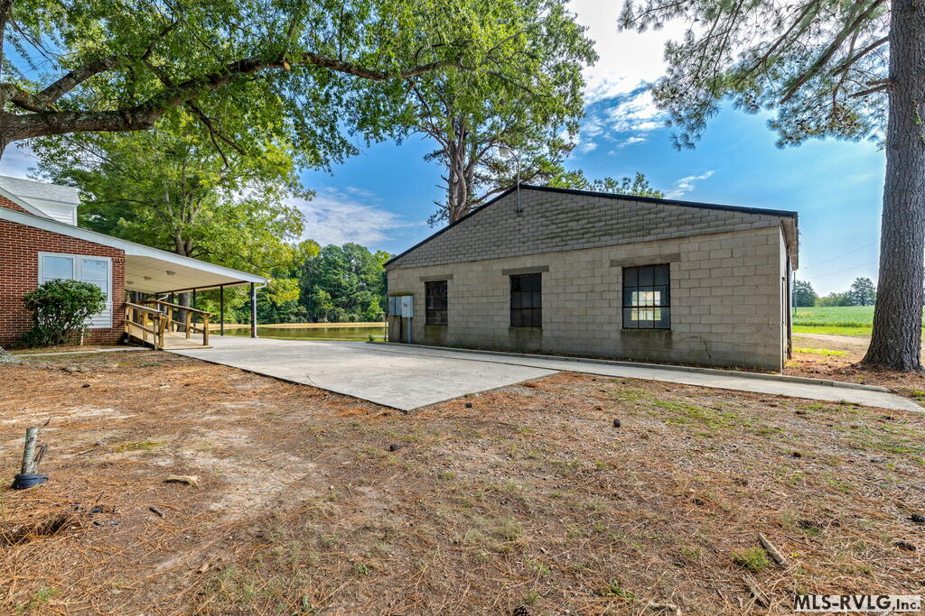 1554 Traffic Road