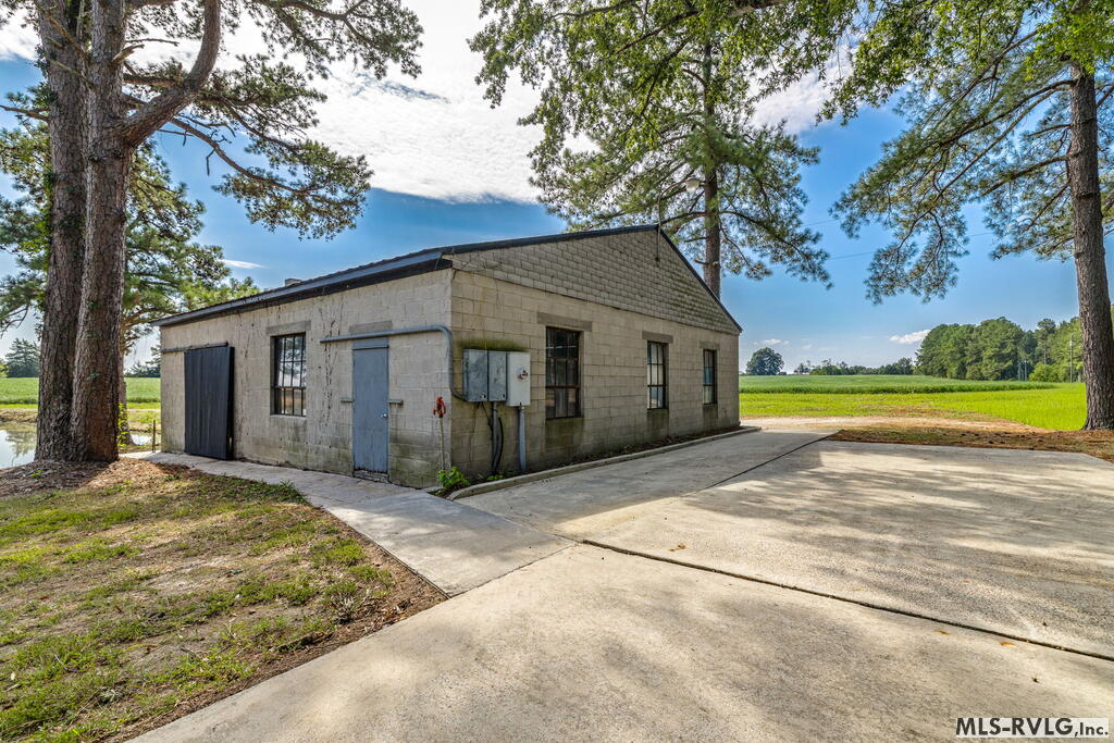 1554 Traffic Road