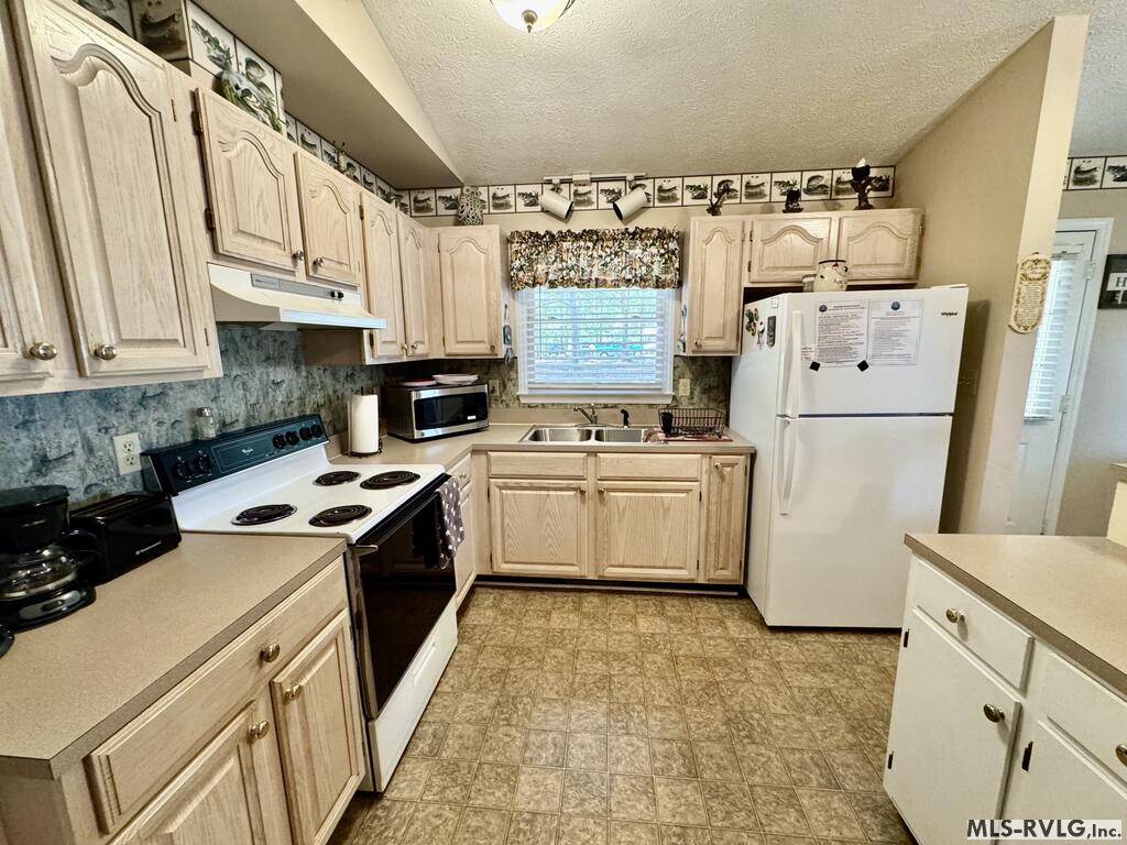 994 Strawberry Lane
