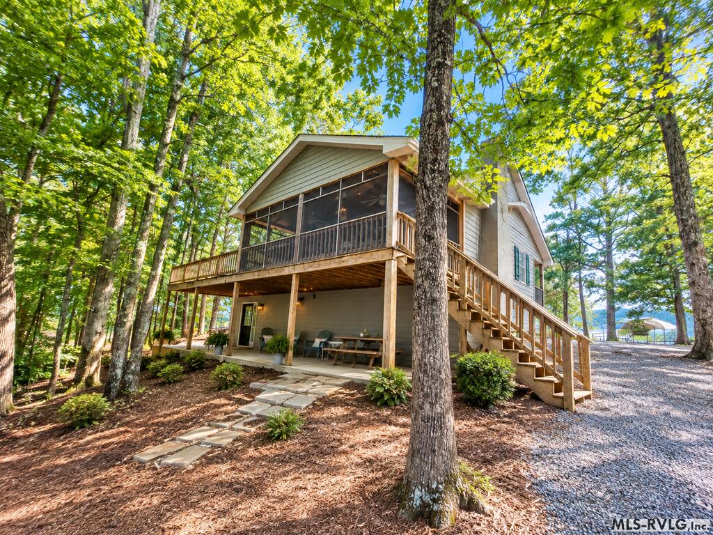 994 Strawberry Lane