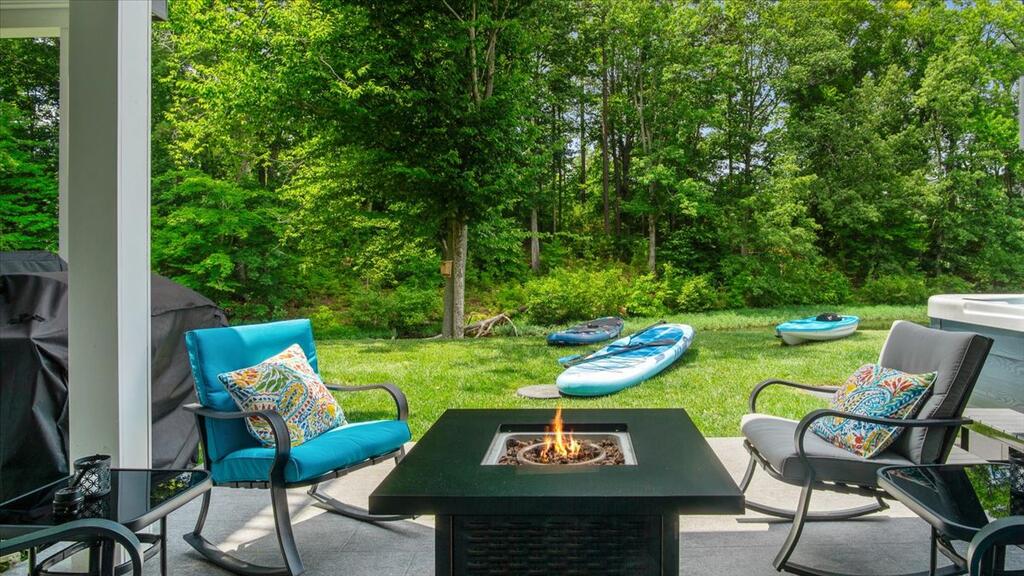 115 Rowboat Way