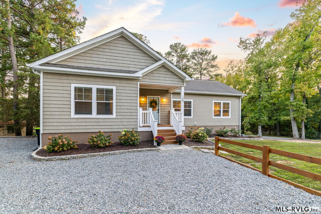 100 Cove Manor