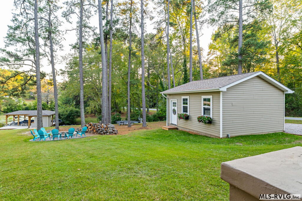 100 Cove Manor