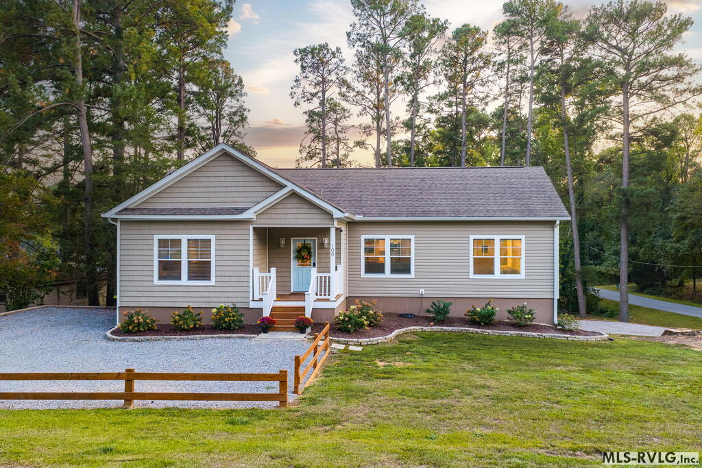 100 Cove Manor