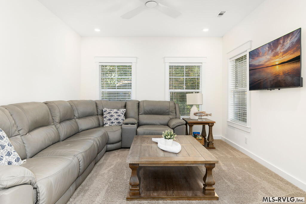 100 Cove Manor