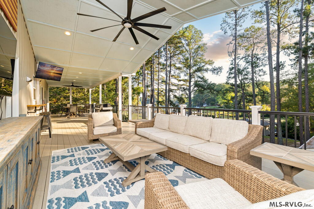 100 Cove Manor