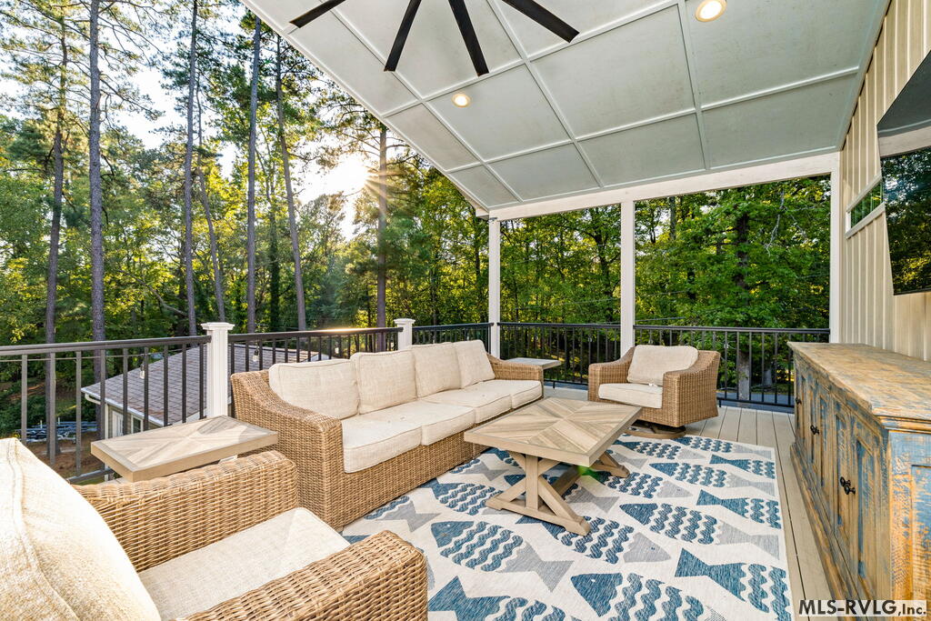 100 Cove Manor