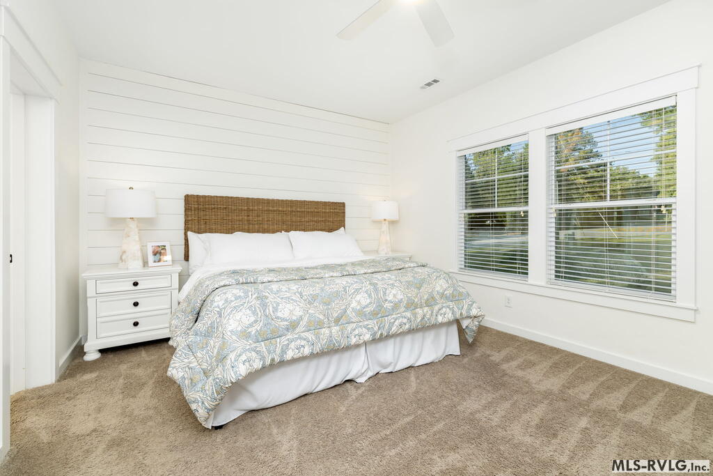 100 Cove Manor