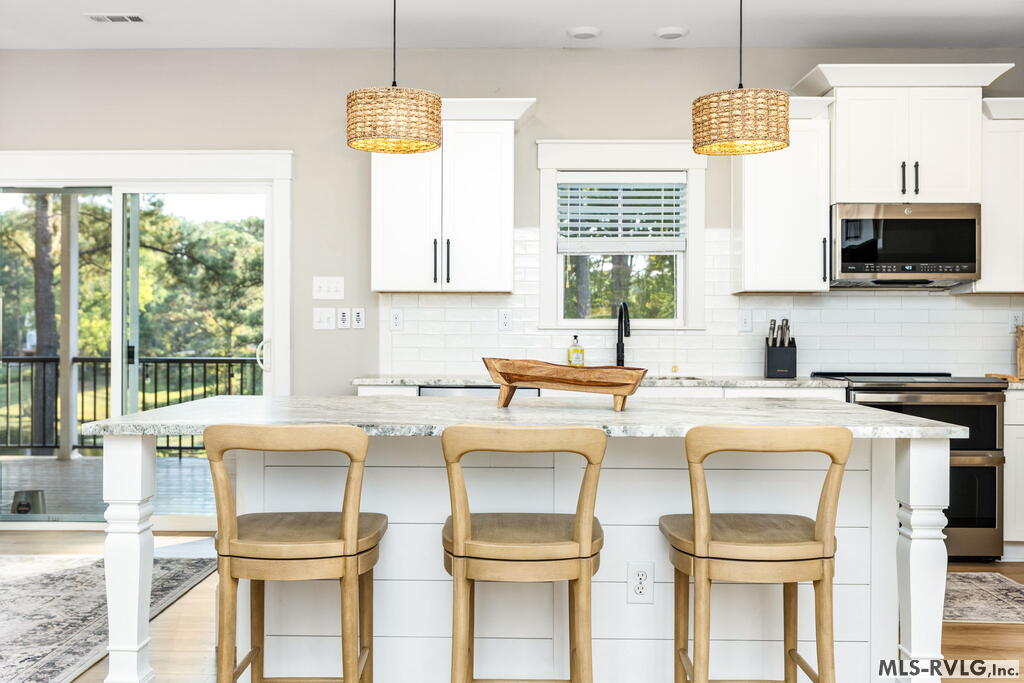 100 Cove Manor